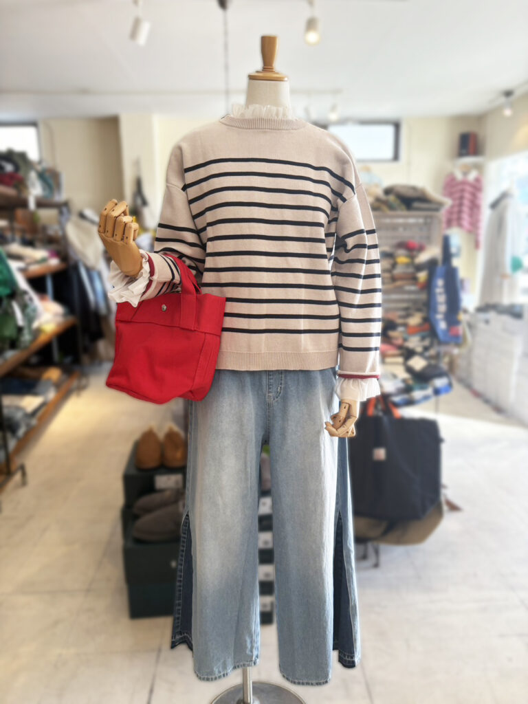 素材で魅せる、ボーダーニット×デニムの大人カジュアル