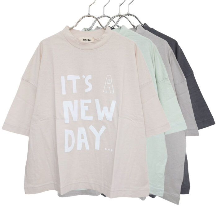 tumugu: トップス TC26203 ラフィ天竺 プリントT(IT’S A NEW DAY)