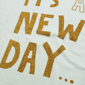tumugu: トップス TC26203 ラフィ天竺 プリントT(IT'S A NEW DAY)
