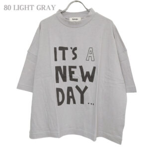tumugu: トップス TC26203 ラフィ天竺 プリントT(IT'S A NEW DAY)
