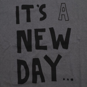 tumugu: トップス TC26203 ラフィ天竺 プリントT(IT'S A NEW DAY)