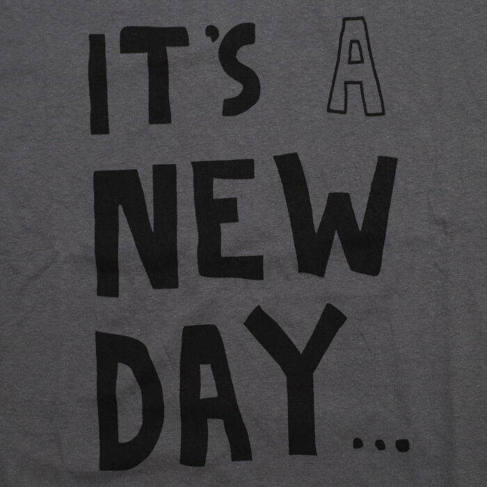 tumugu: トップス TC26203 ラフィ天竺 プリントT(IT'S A NEW DAY)