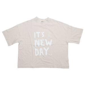 tumugu: トップス TC26203 ラフィ天竺 プリントT(IT'S A NEW DAY)