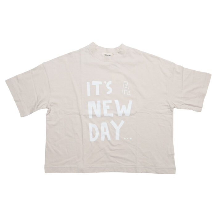tumugu: トップス TC26203 ラフィ天竺 プリントT(IT'S A NEW DAY)