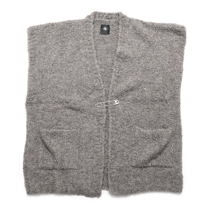 CNMDS2251A 3GG BOUCLE V-NECK VEST WITH PIN 8410グレーベージュ | D